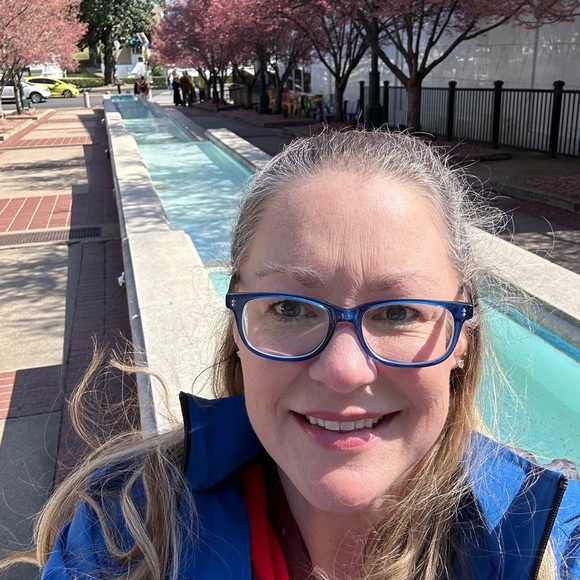 Meet your Posher, Sarah - Picture 3 of 7